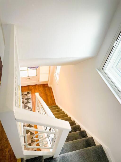 Villa House In Colnbrook Near Windsor & Heathrow Extérieur photo
