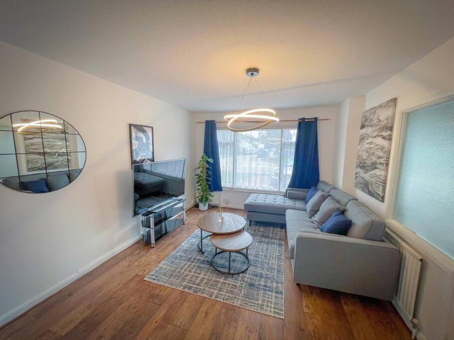Villa House In Colnbrook Near Windsor & Heathrow Extérieur photo