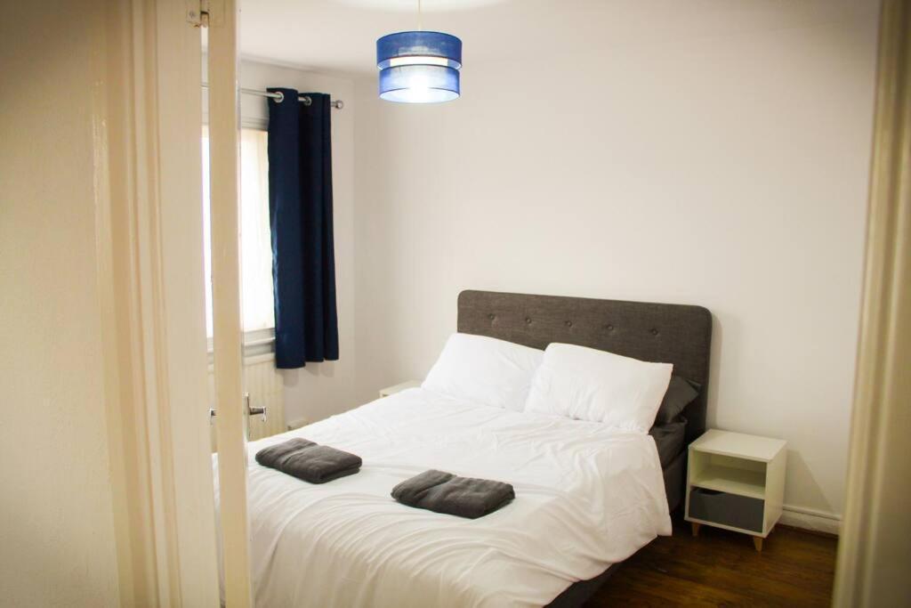 Villa House In Colnbrook Near Windsor & Heathrow Extérieur photo