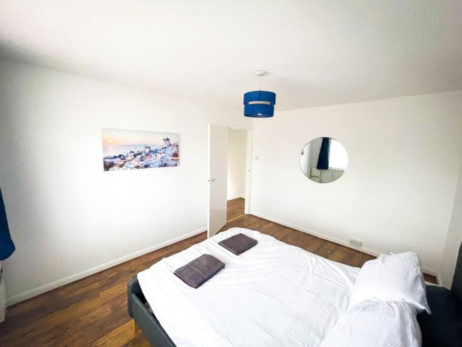 Villa House In Colnbrook Near Windsor & Heathrow Extérieur photo