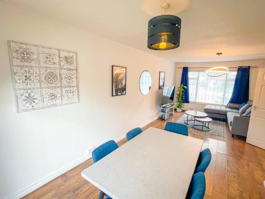 Villa House In Colnbrook Near Windsor & Heathrow Extérieur photo