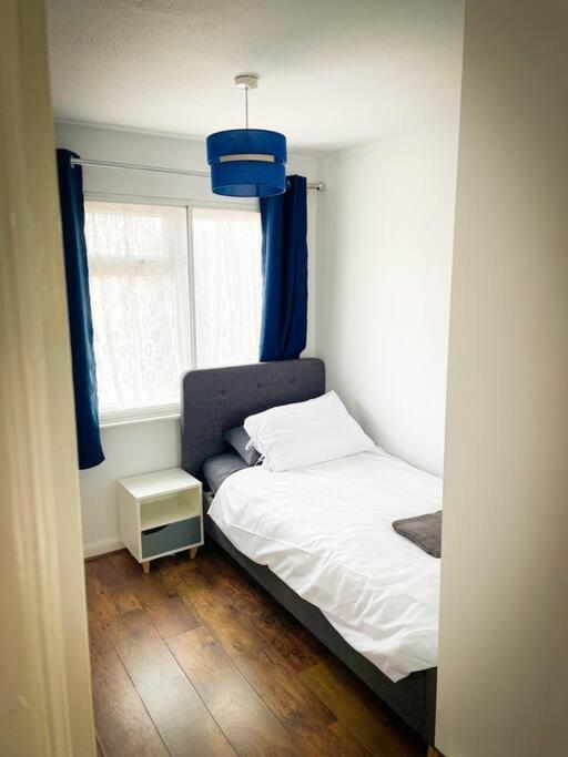 Villa House In Colnbrook Near Windsor & Heathrow Extérieur photo