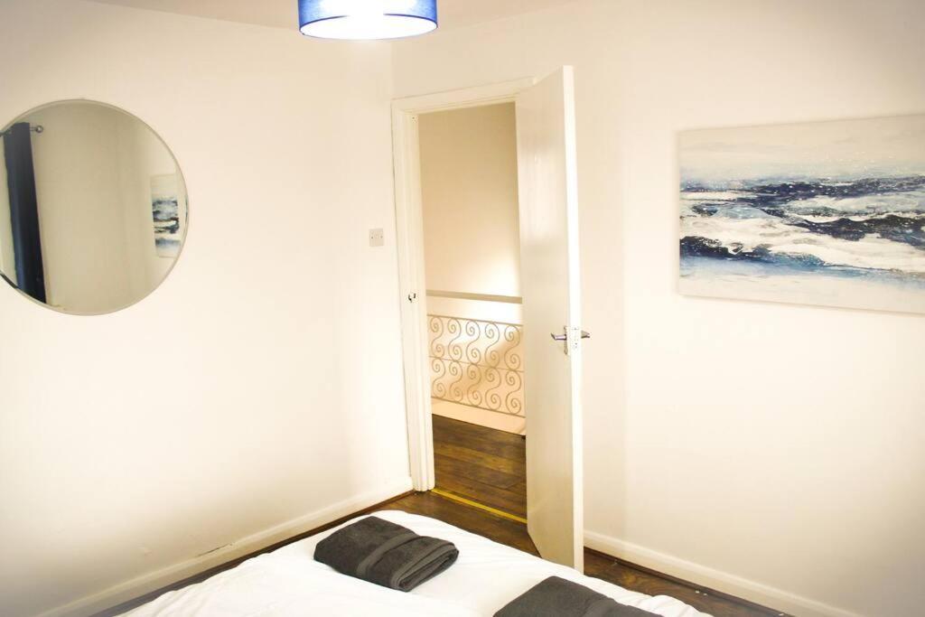 Villa House In Colnbrook Near Windsor & Heathrow Extérieur photo